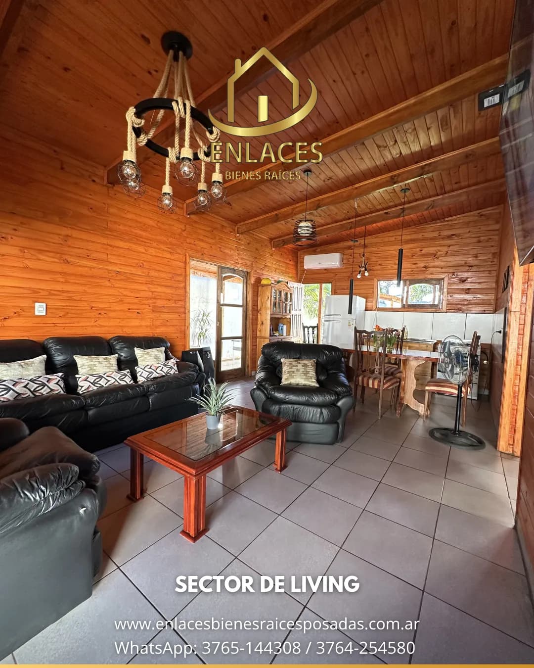 Cálido living en cabaña de madera