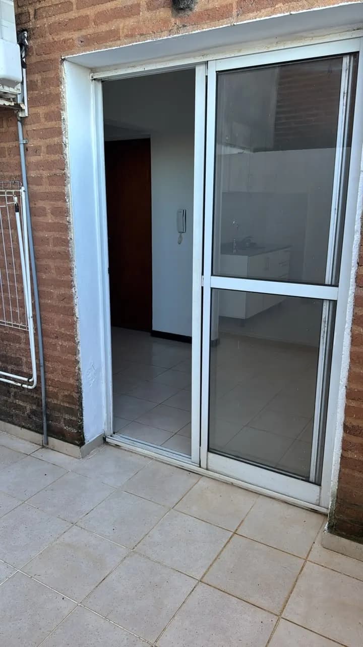 Patio con acceso al interior