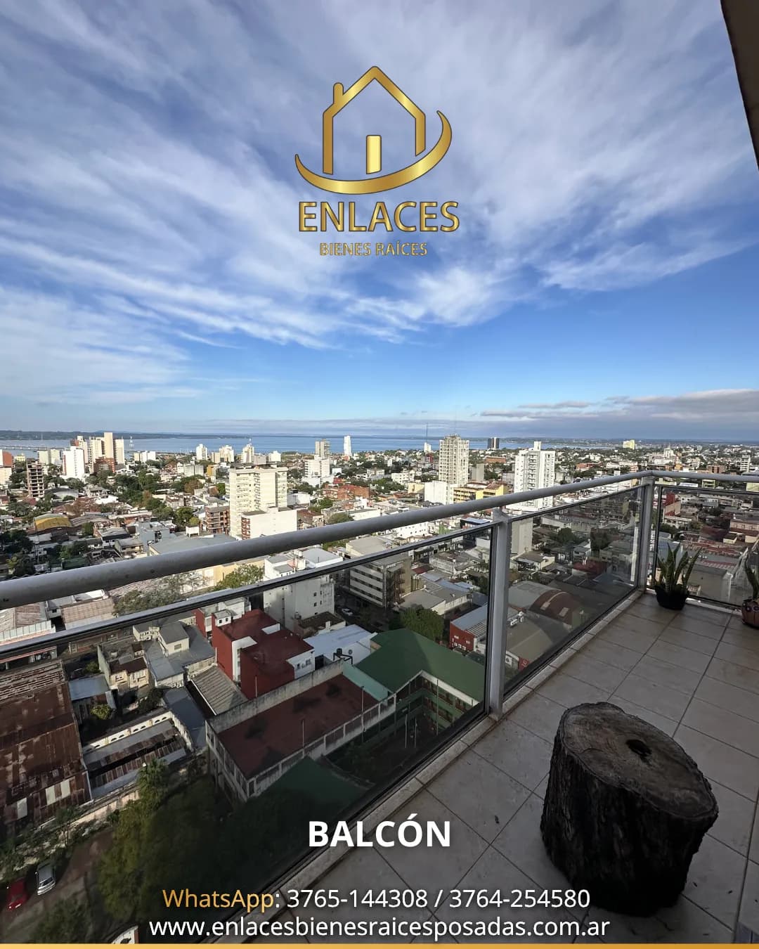 Amplio balcón con vista panorámica
