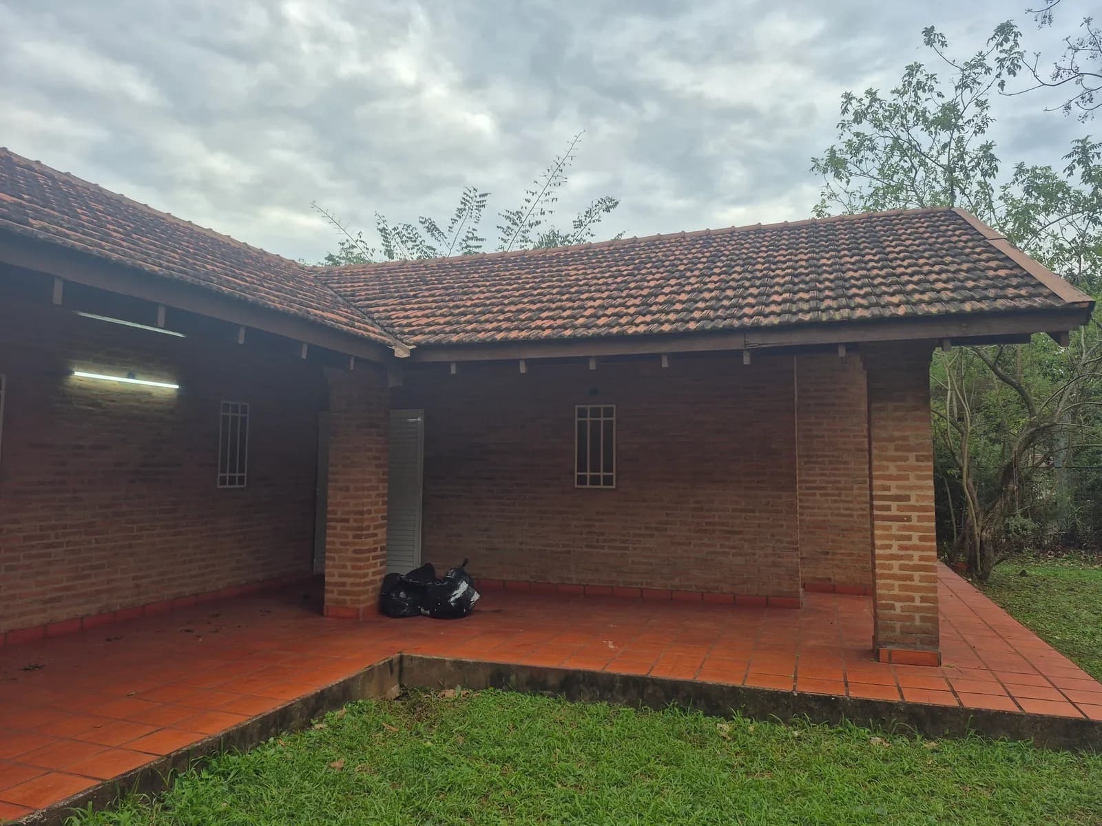 Casa rústica de ladrillo visto