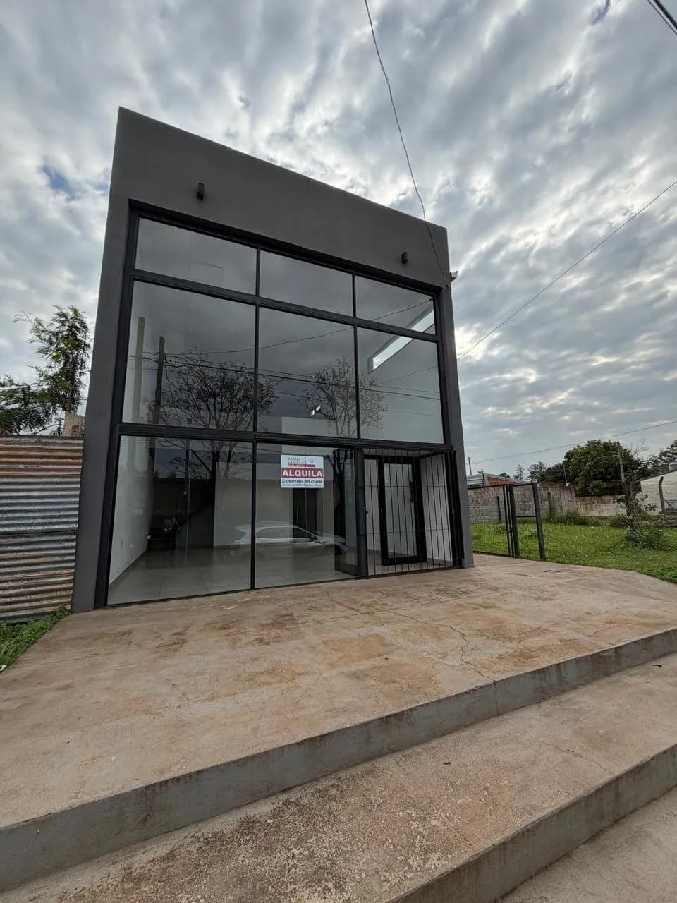 Local comercial moderno en alquiler