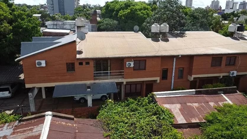 Edificio residencial de ladrillo visto