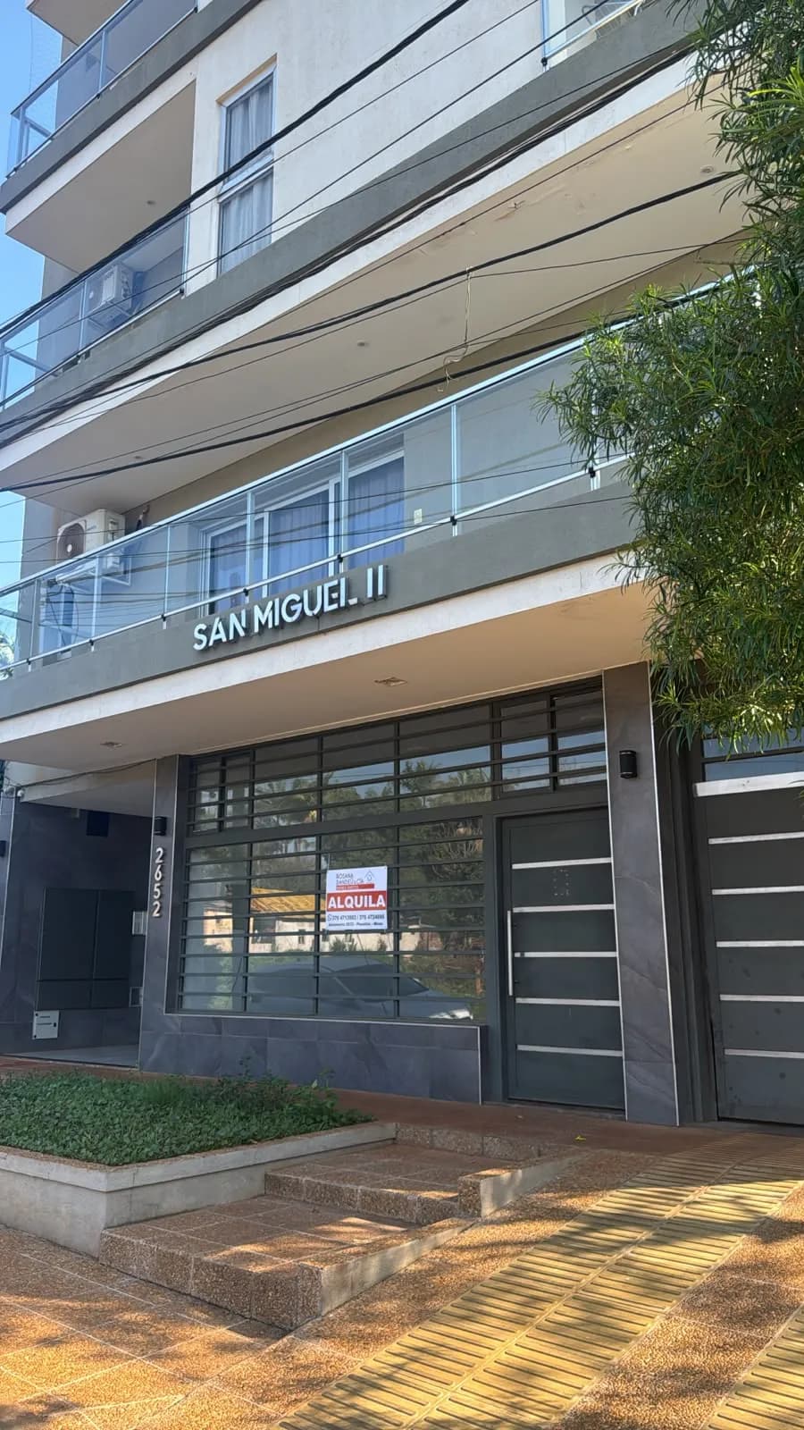 Fachada de edificio en alquiler