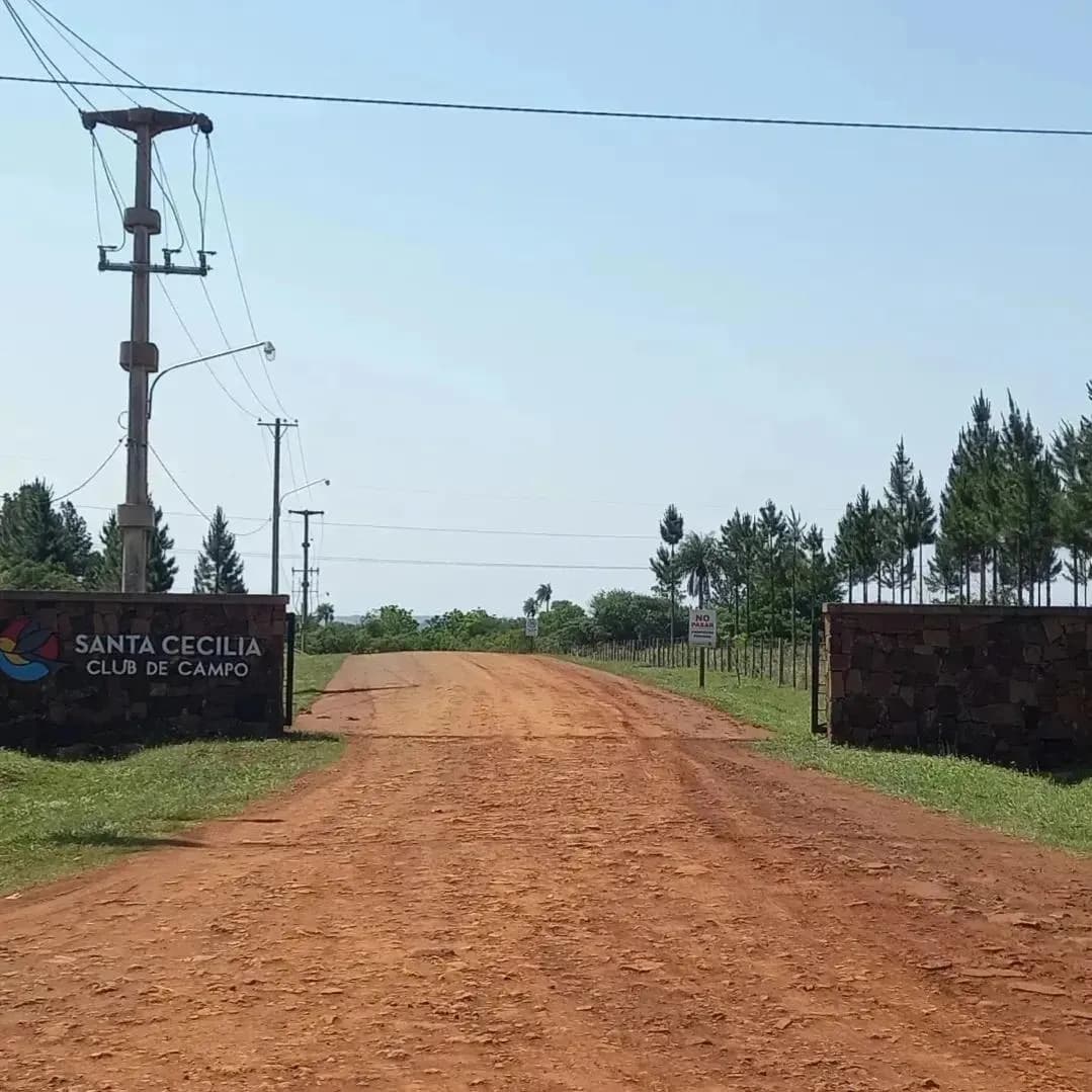 Acceso principal a club de campo