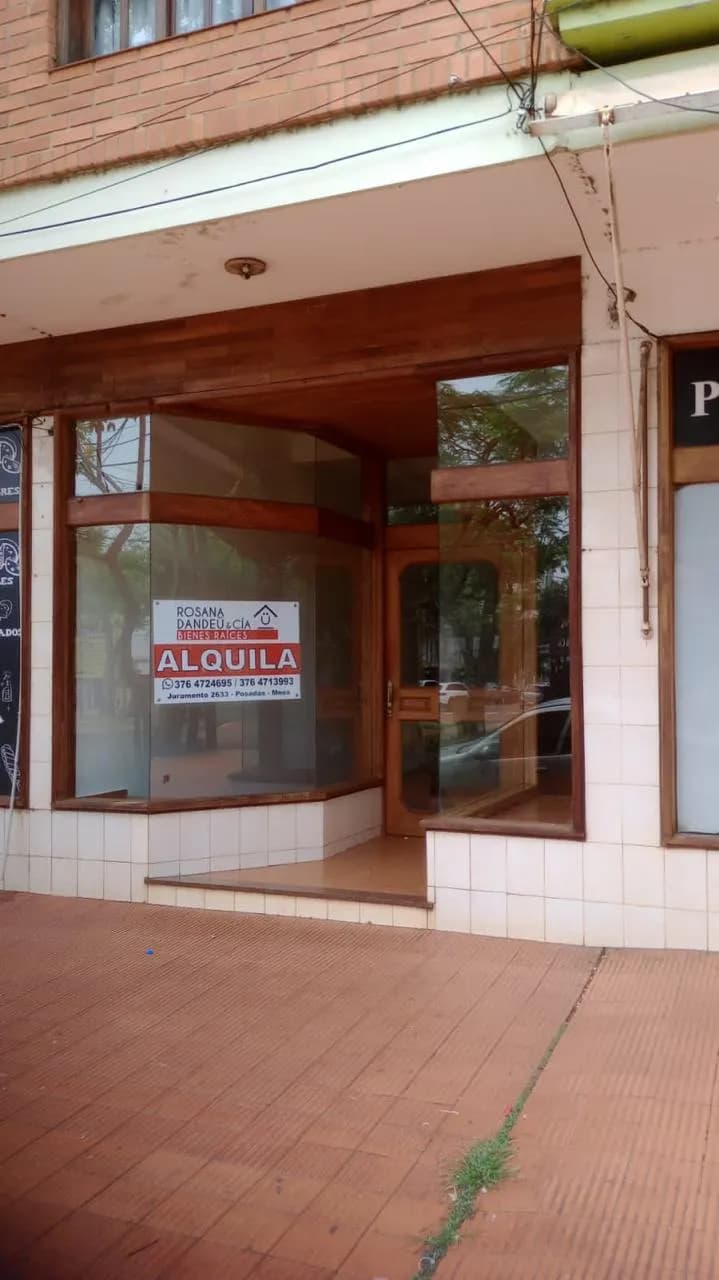 Fachada de local comercial en alquiler