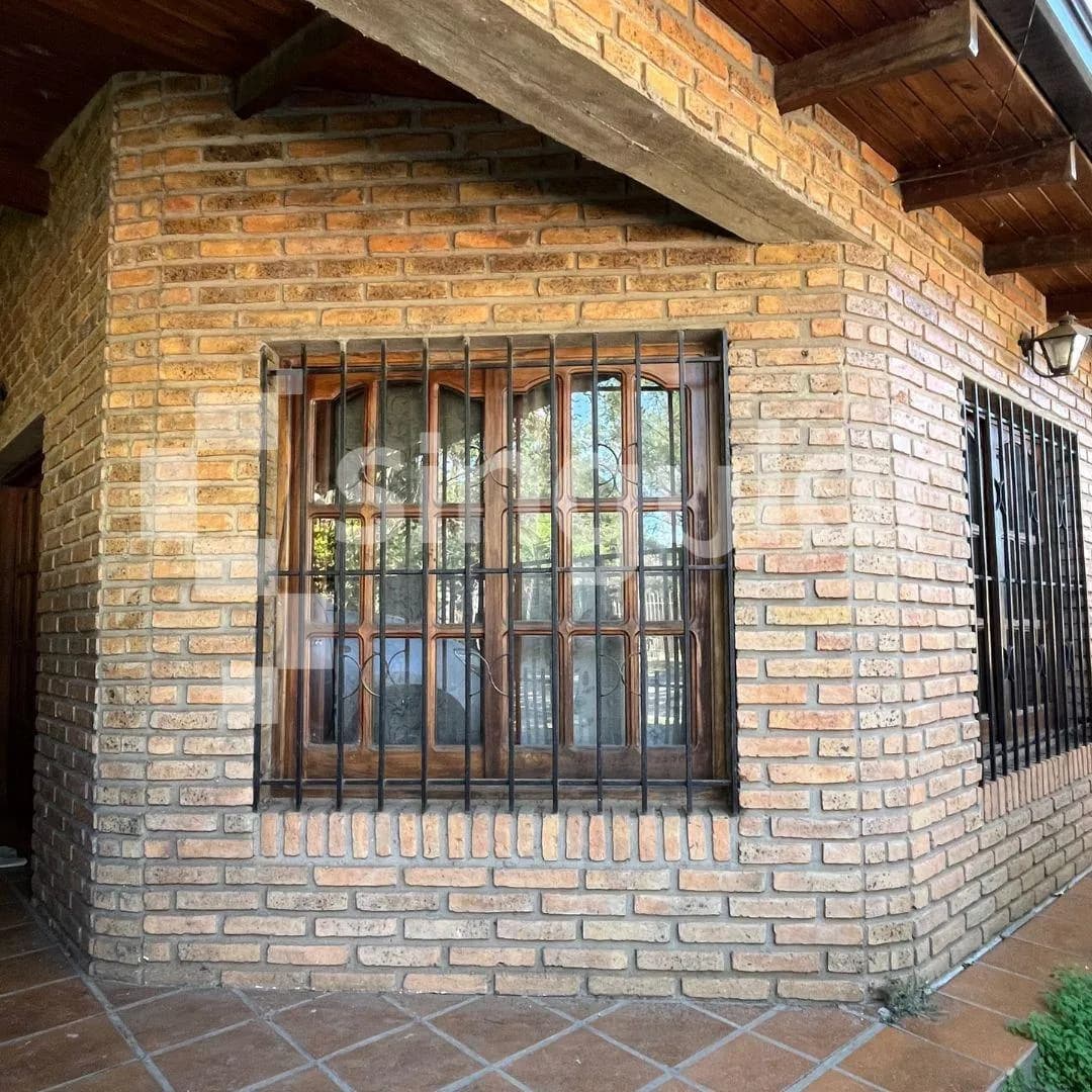 Propiedad con Locales, departamentos y casa EN VENTA en Ituzaingó - Corrientes