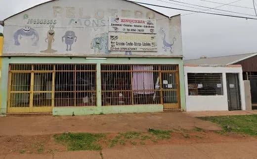 Galpón con frente vidriado más Departamentos en Venta