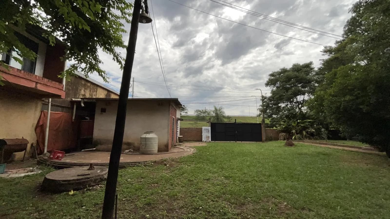 Galpón más Departamentos en Venta