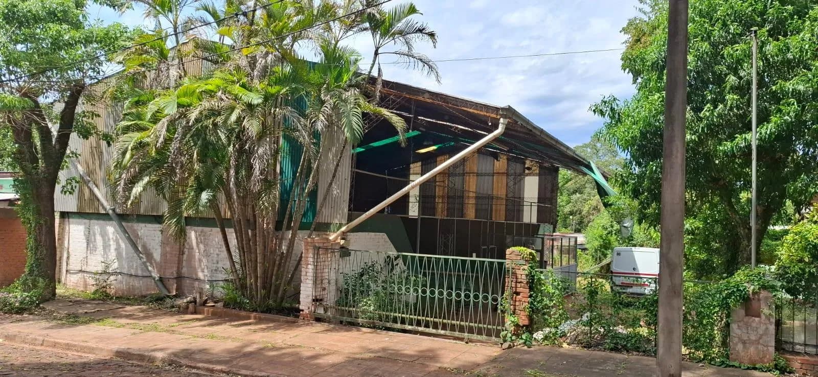 Terreno con construcción