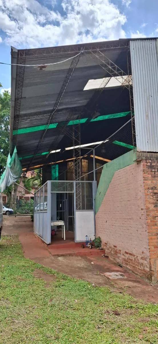 Terreno con construcción