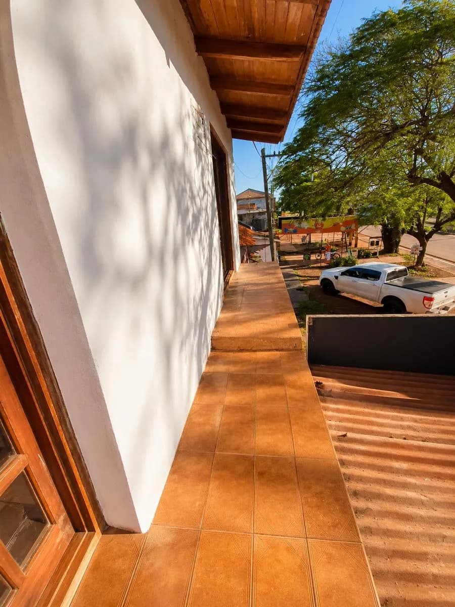 Casa con local comercial en venta