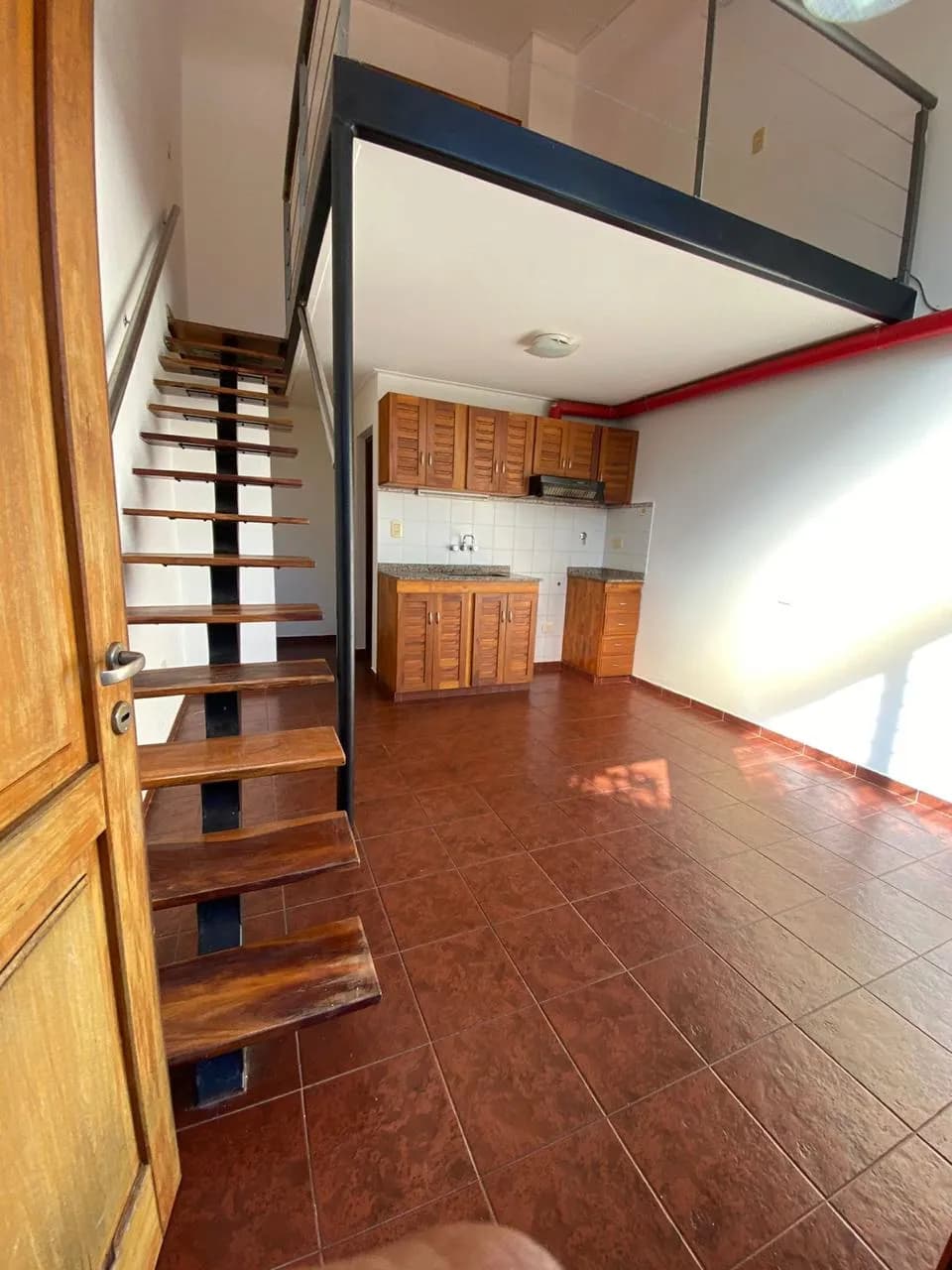 Monoambiente con entrepiso y cocina