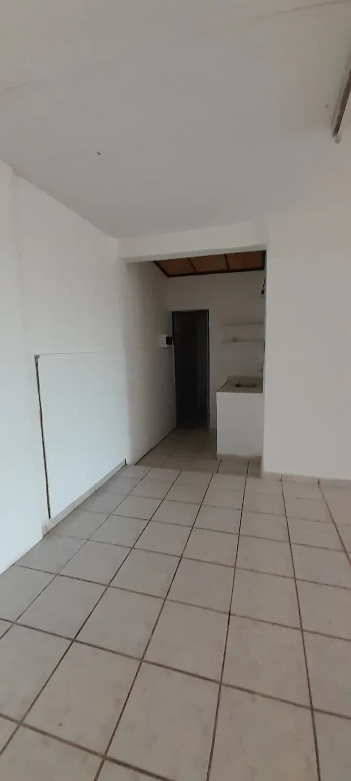 Espacio interior moderno en reforma