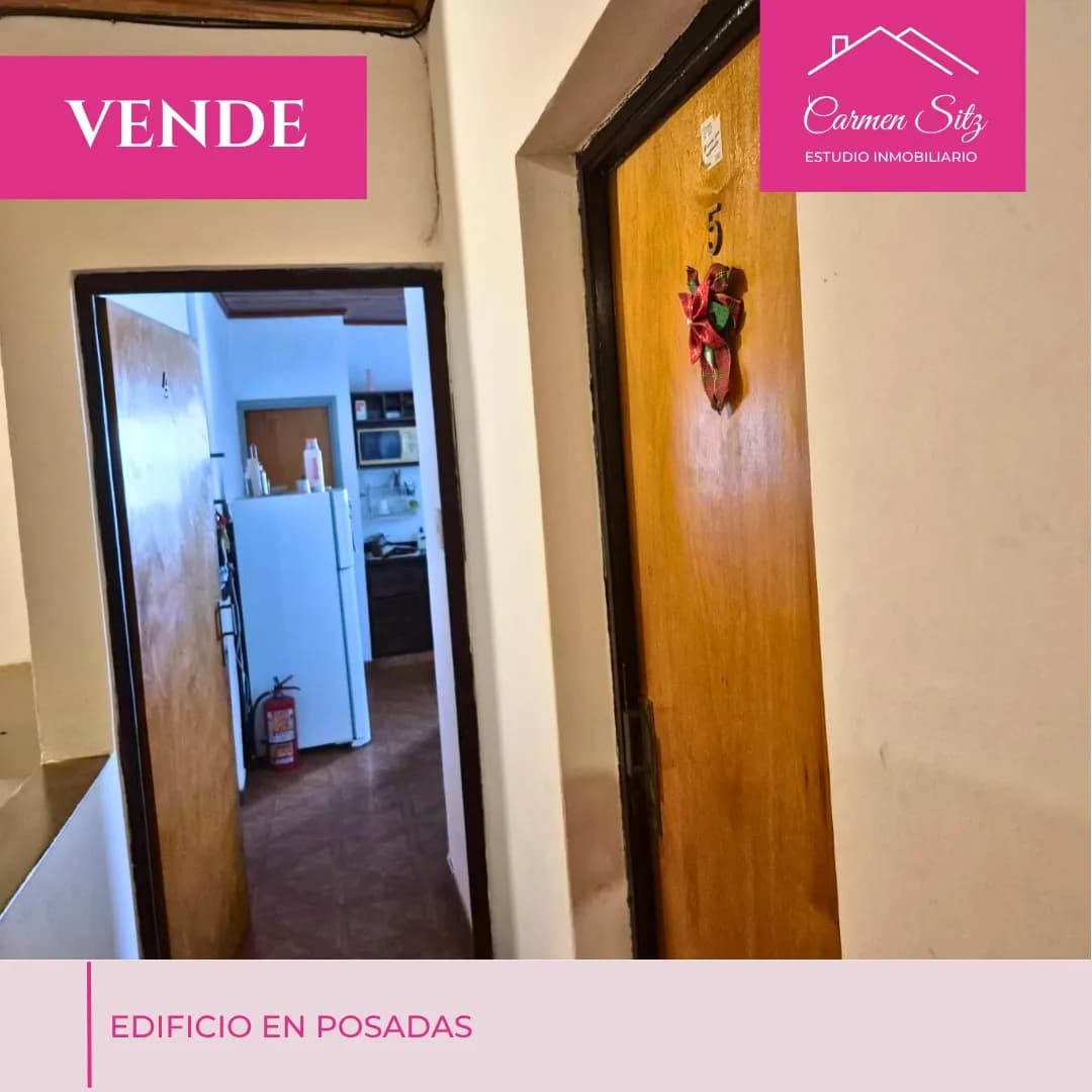 Pasillo con puertas de departamentos