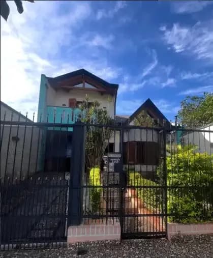 CASA CON PILETA
