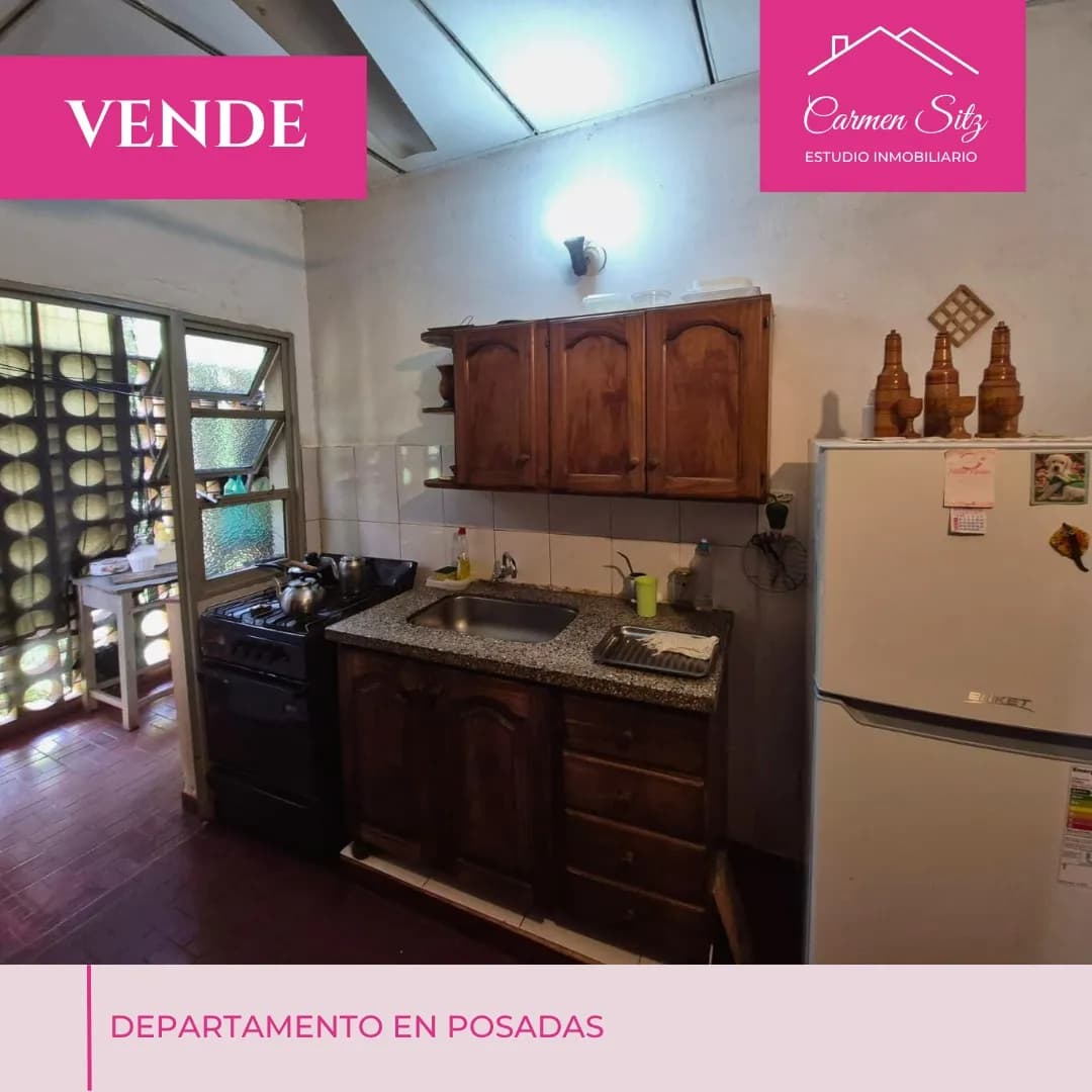 Cocina sencilla con muebles de madera