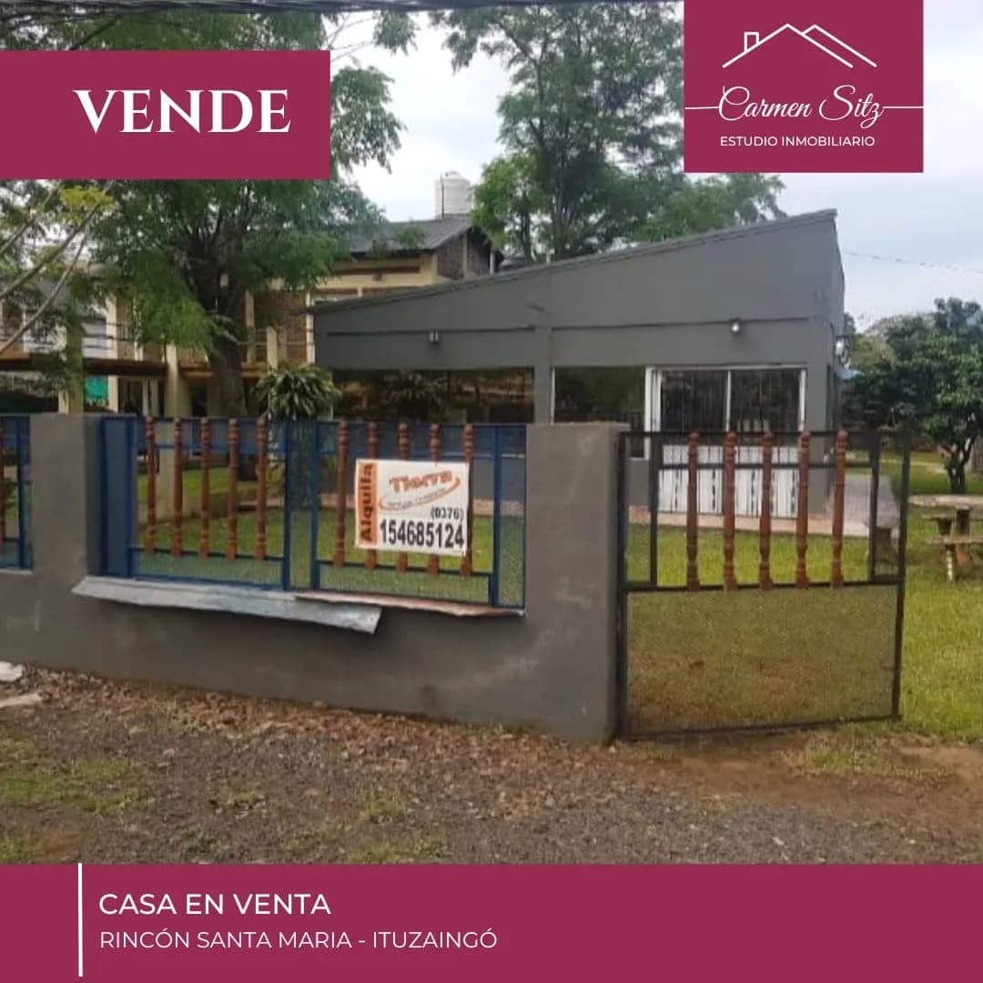Casa gris en venta con jardín