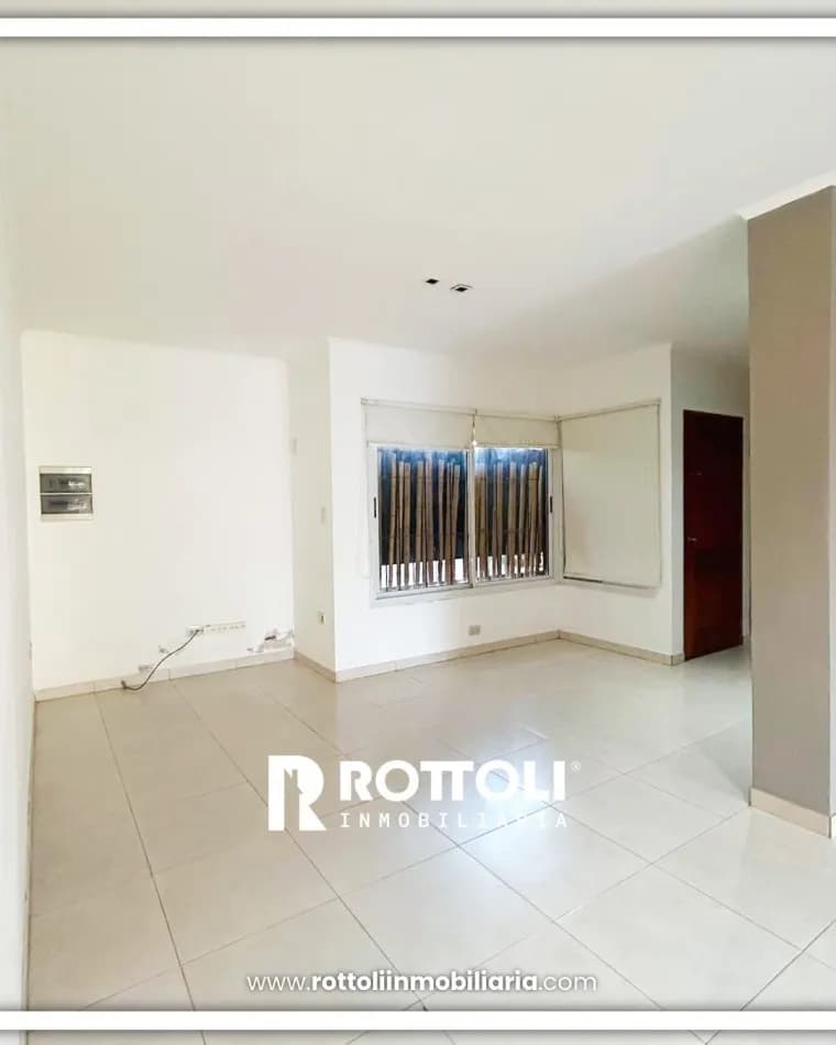 CASA DE TRES DORMITORIOS CON PISCINA EN VENTA-POSADAS MISIONES