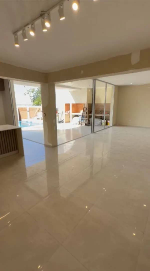 PRECIOSA CASA A ESTRENAR CON VISTA AL RÍO