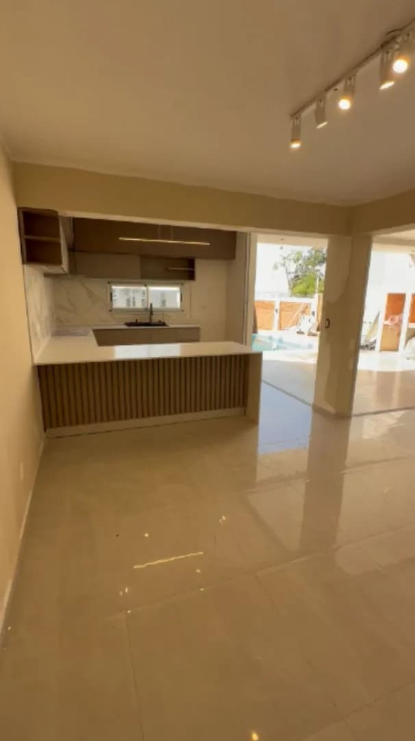 PRECIOSA CASA A ESTRENAR CON VISTA AL RÍO