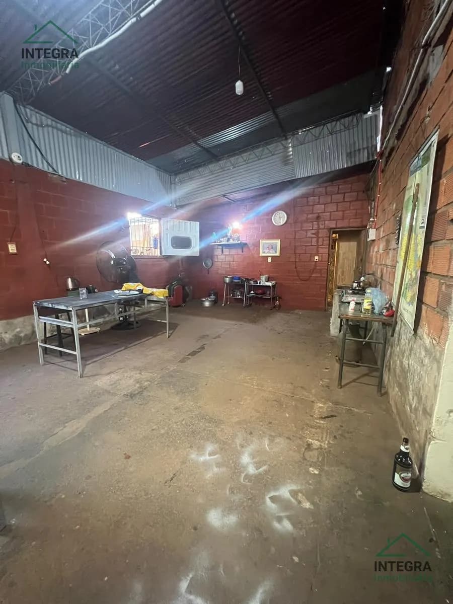 Local Comercial En Venta Con Galpón y Oficinas - Av. Santa Catalina