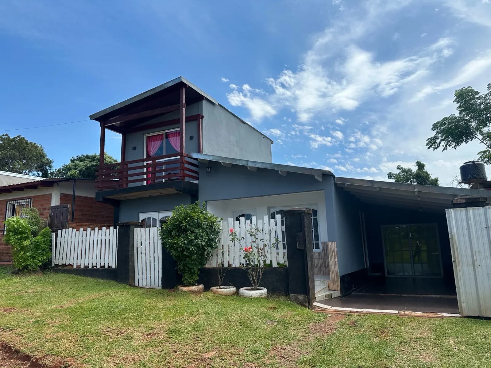 En Venta Casa de 2 dormitorios con altillo y balcon en Barrio Payma, San Vicente, Misiones