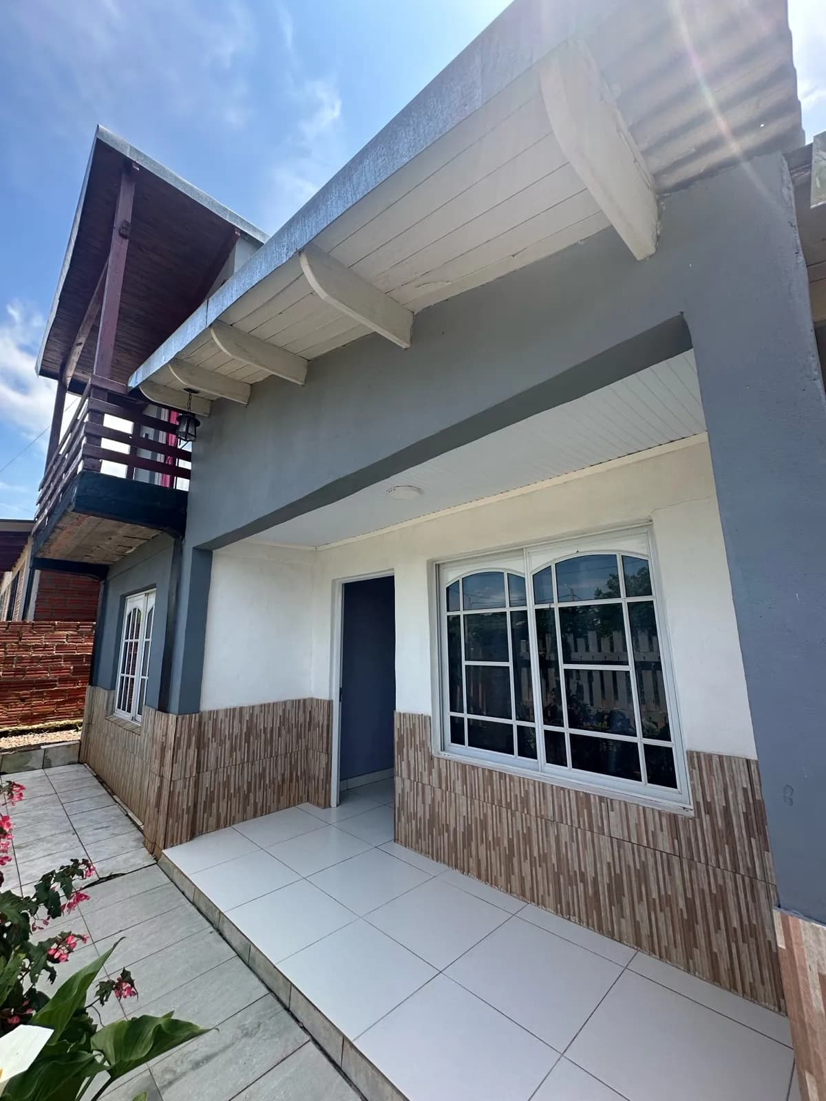 En Venta Casa de 2 dormitorios con altillo y balcon en Barrio Payma, San Vicente, Misiones