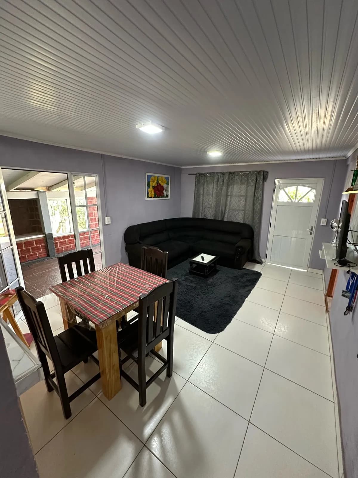 En Venta Casa de 2 dormitorios con altillo y balcon en Barrio Payma, San Vicente, Misiones