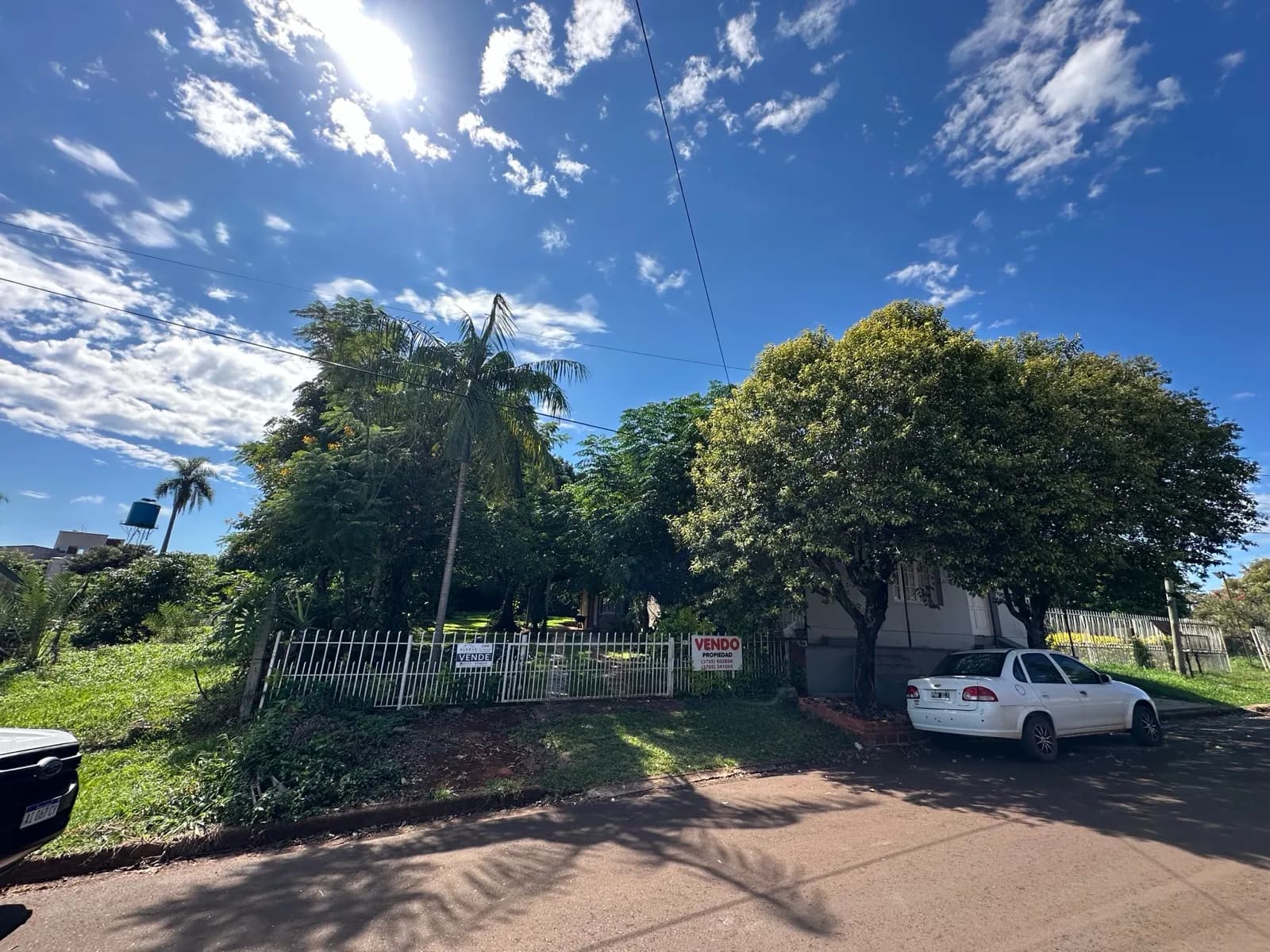 En Venta propiedad con Casa y Depto. entre Av. Tejeda y Av. Libertador, San Vicente, Misiones