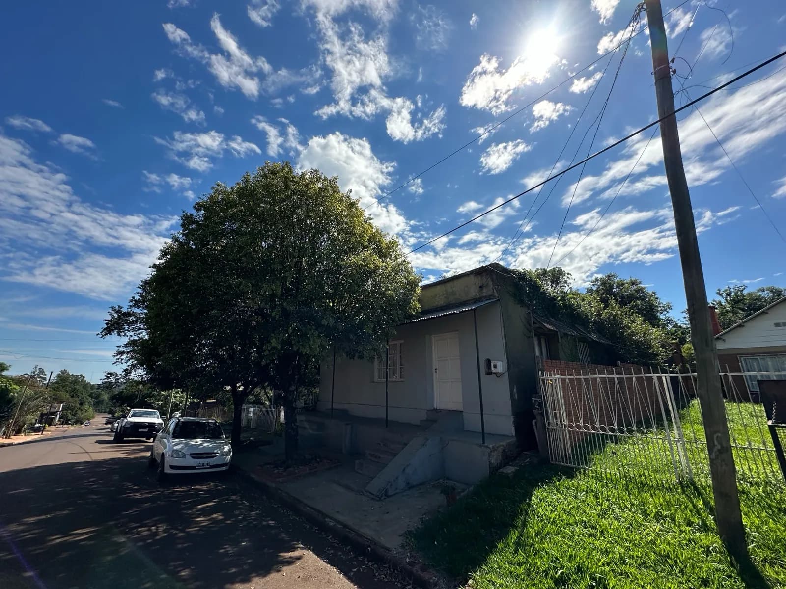 En Venta propiedad con Casa y Depto. entre Av. Tejeda y Av. Libertador, San Vicente, Misiones