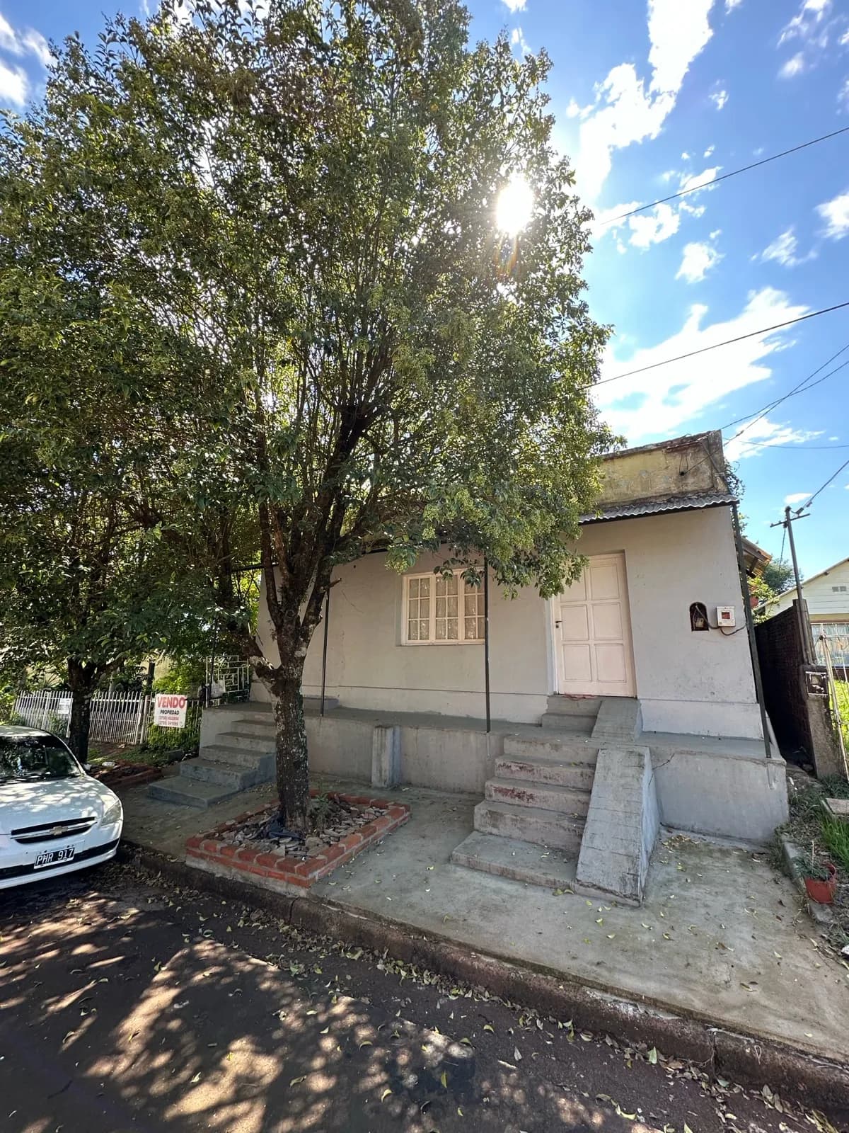 En Venta propiedad con Casa y Depto. entre Av. Tejeda y Av. Libertador, San Vicente, Misiones