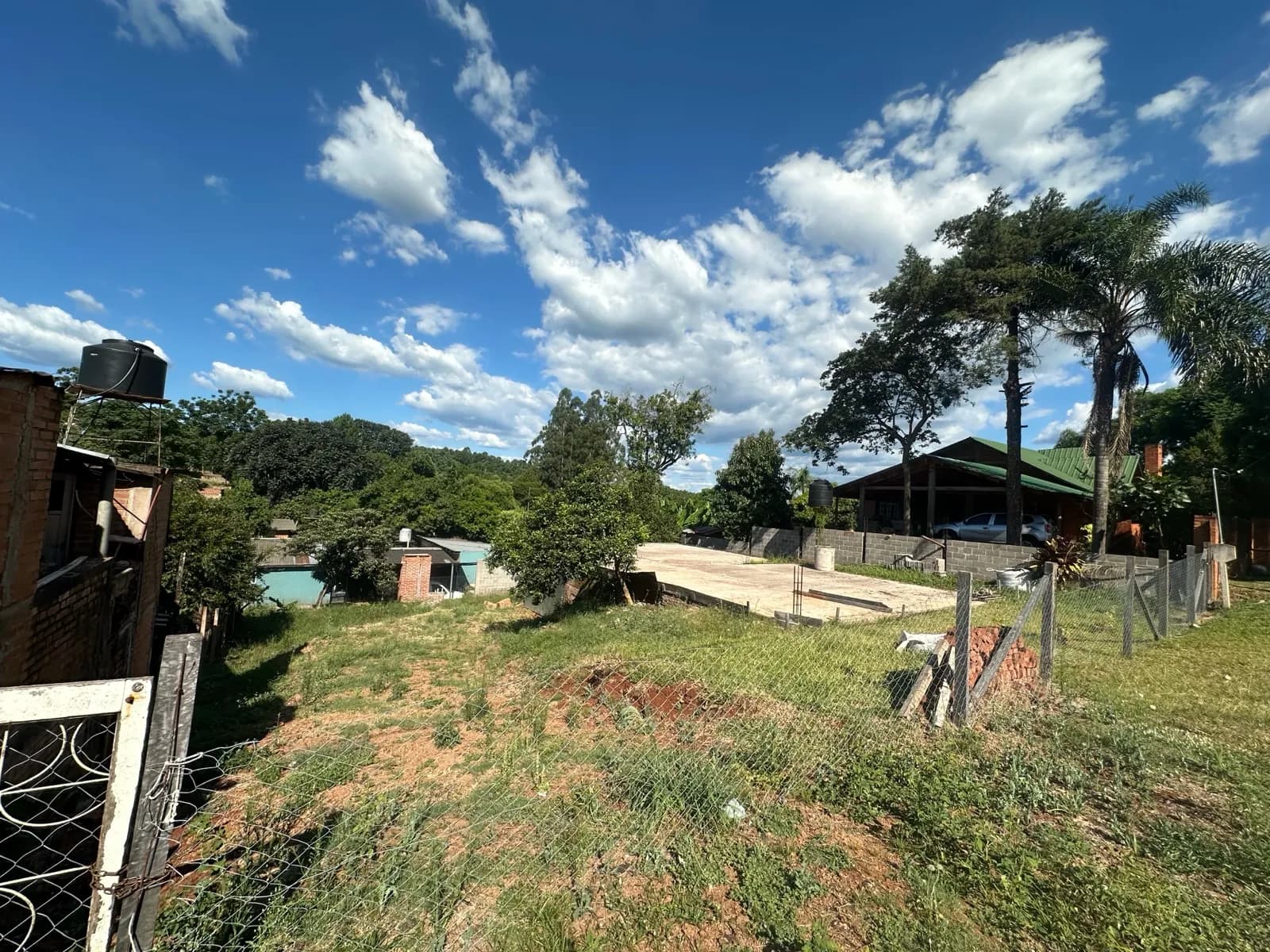 En Venta terreno de 19m x 29m con Base para Casa en el centro de Dos de Mayo, Misiones
