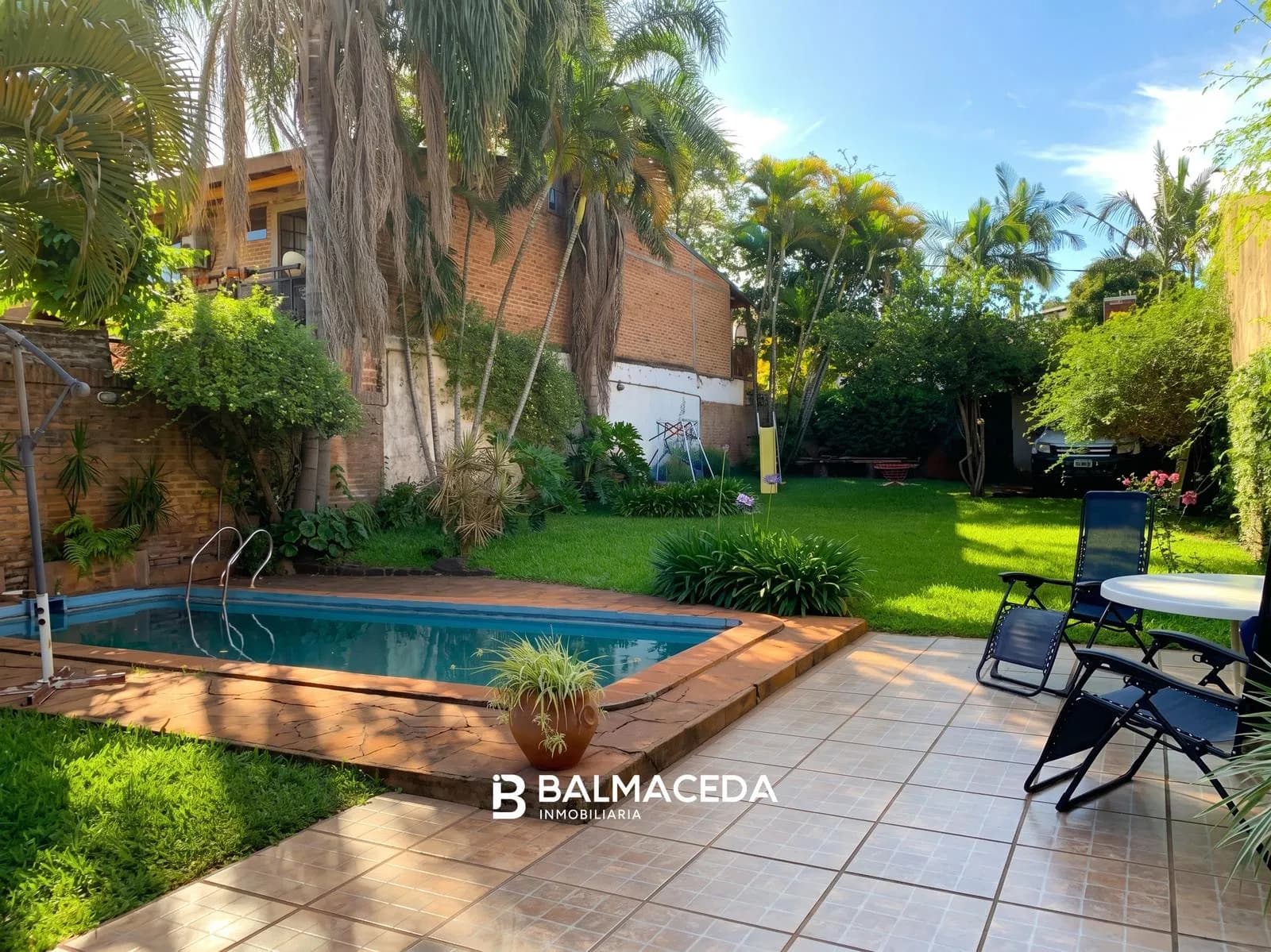 Hermosa y Amplia Casa con Pileta sobre Lote Doble en Barrio Residencial Sur, Posadas.