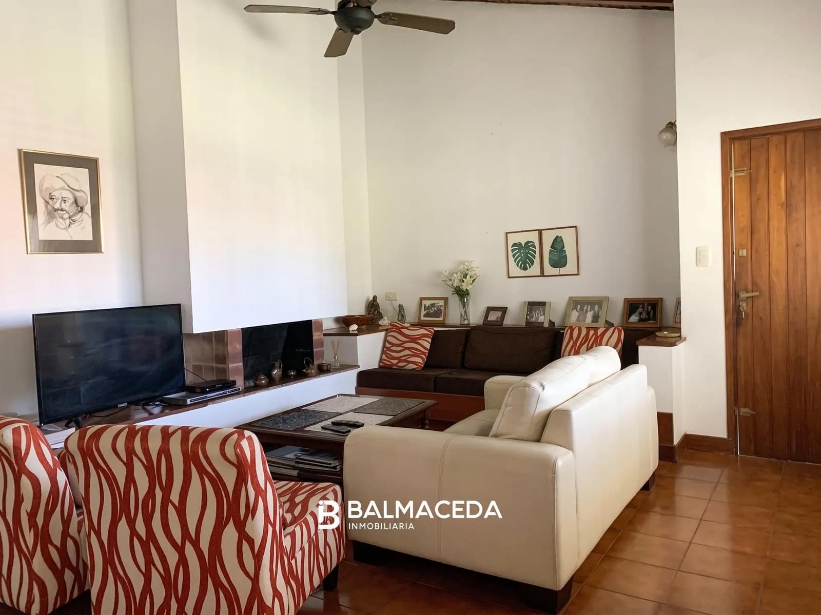 Hermosa y Amplia Casa con Pileta sobre Lote Doble en Barrio Residencial Sur, Posadas.