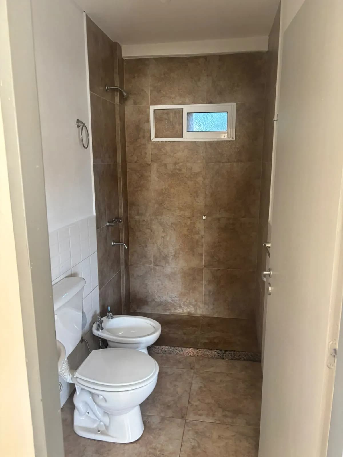 Baño completo con bidet y ducha