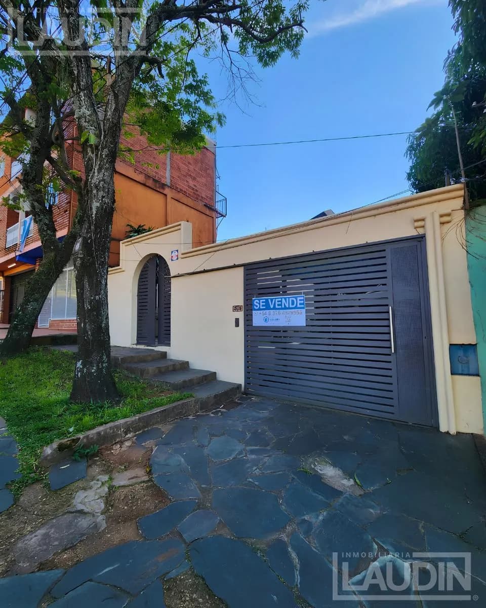 E VENDE CASA DE 5 DORMITORIOS CON PISCINA – AV. URQUIZA