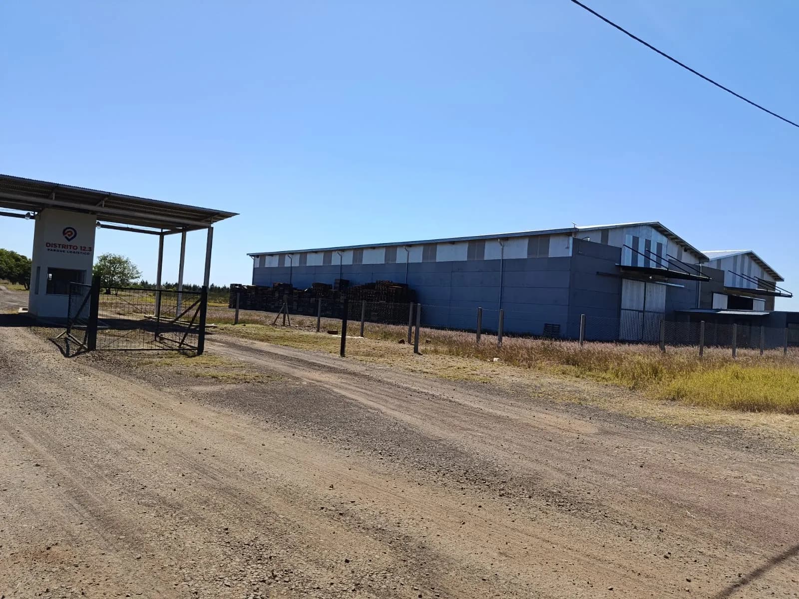 Parque logístico con naves industriales