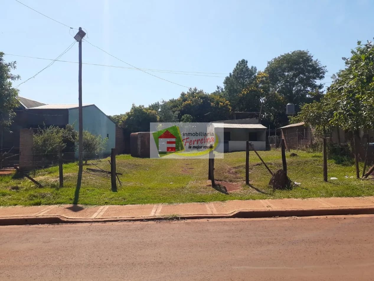 Terreno delimitado con cerco de madera