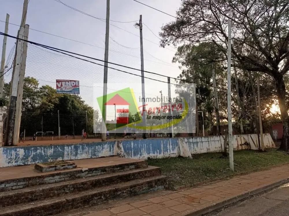 Cancha de fútbol cercada en venta