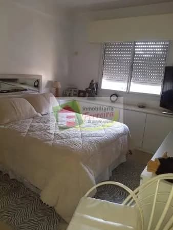 Dormitorio principal luminoso y acogedor