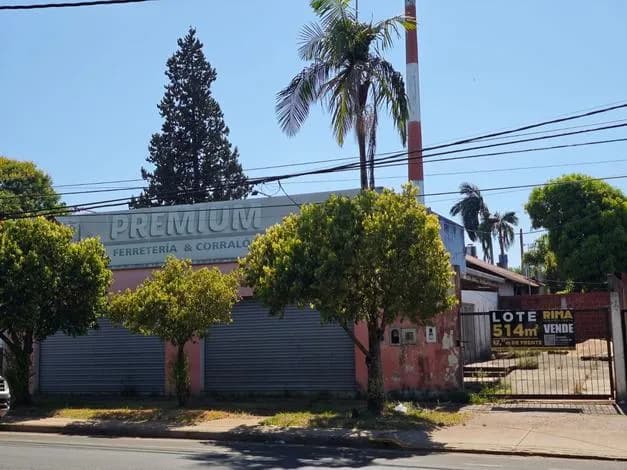 Local comercial con terreno en venta