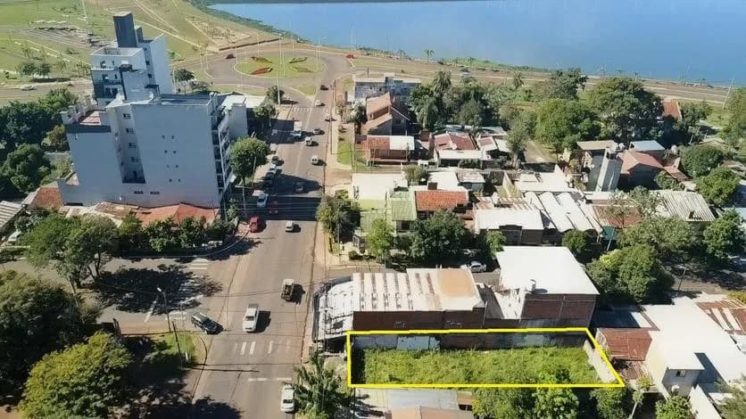 Vista aérea de un terreno urbano