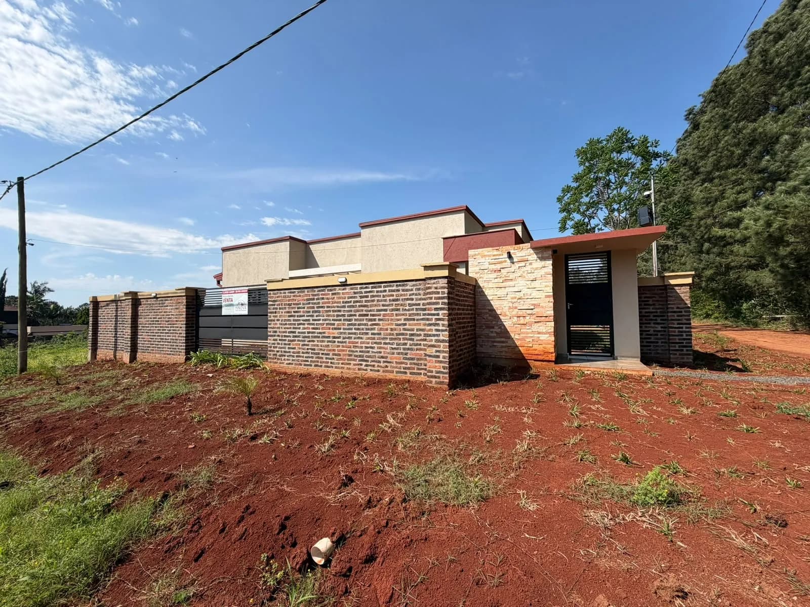Fachada de casa moderna en venta