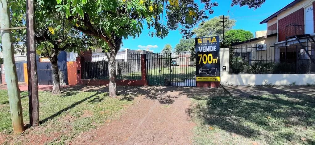 Terreno en venta con cartel inmobiliario