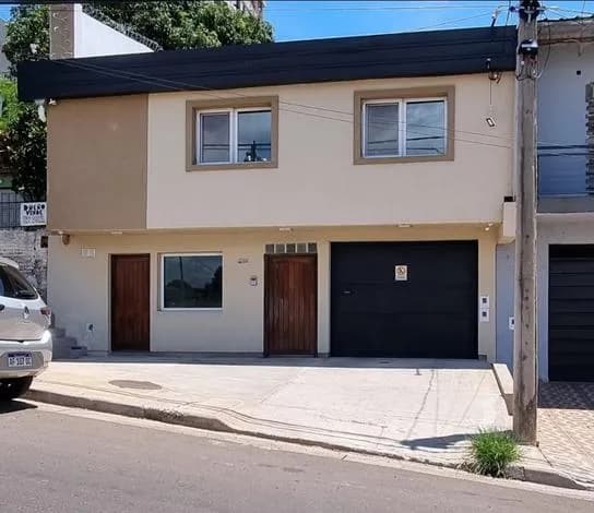 Casa moderna de dos plantas