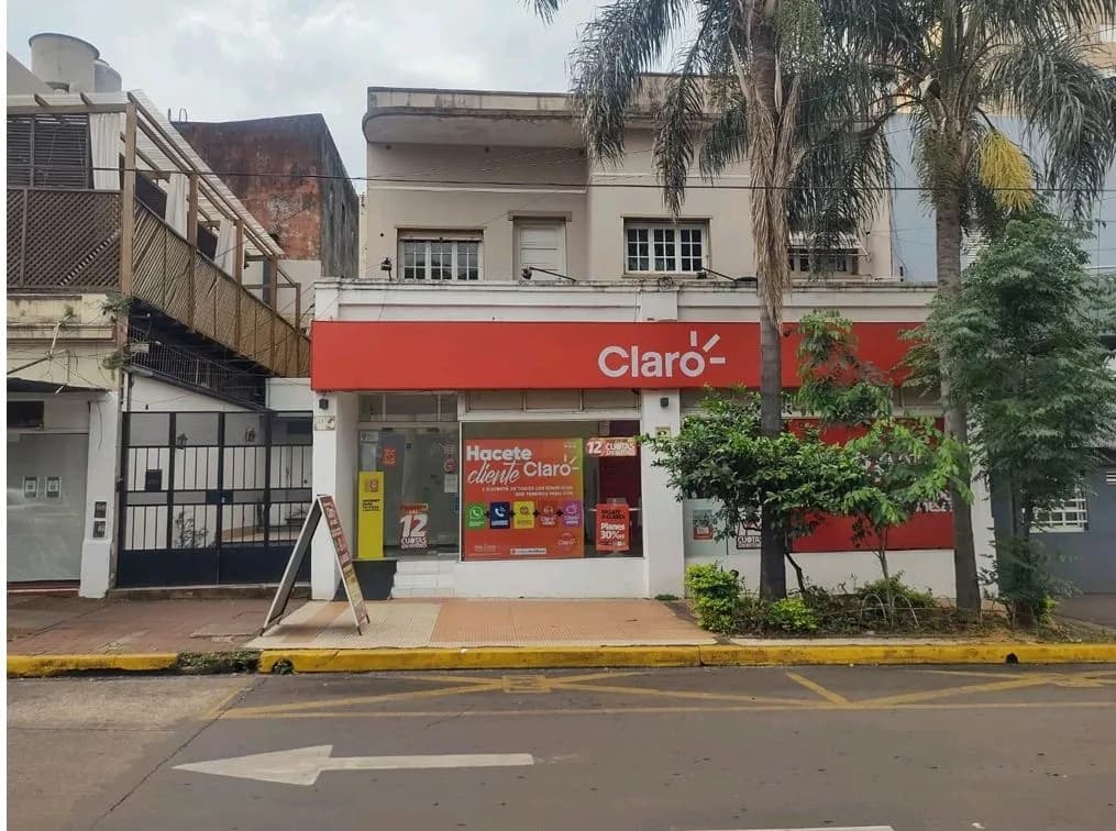 VENTA LOCAL COMERCIAL MÁS VIVIENDA FAMILIAR EN P. BAJA Y DEPARTAMENTO EN P. ALTA. ZONA CENTRO DE POSADAS