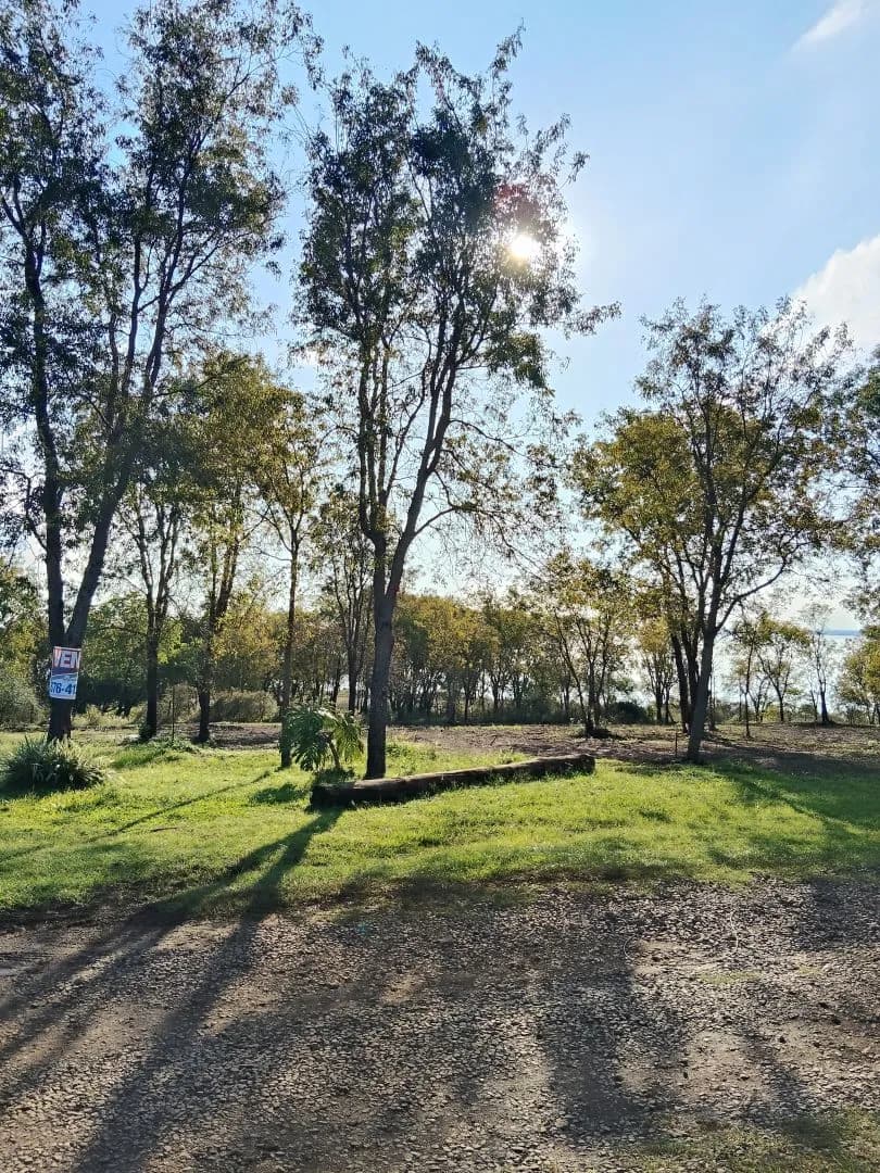 EN VENTA HERMOSO LOTE DE  900 M2 EN BARRIO COSTA MANGO EN POSADAS MNES