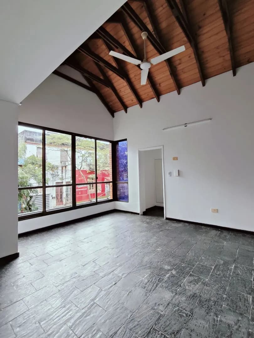 En alquiler céntrico local apto para oficinas o comercio