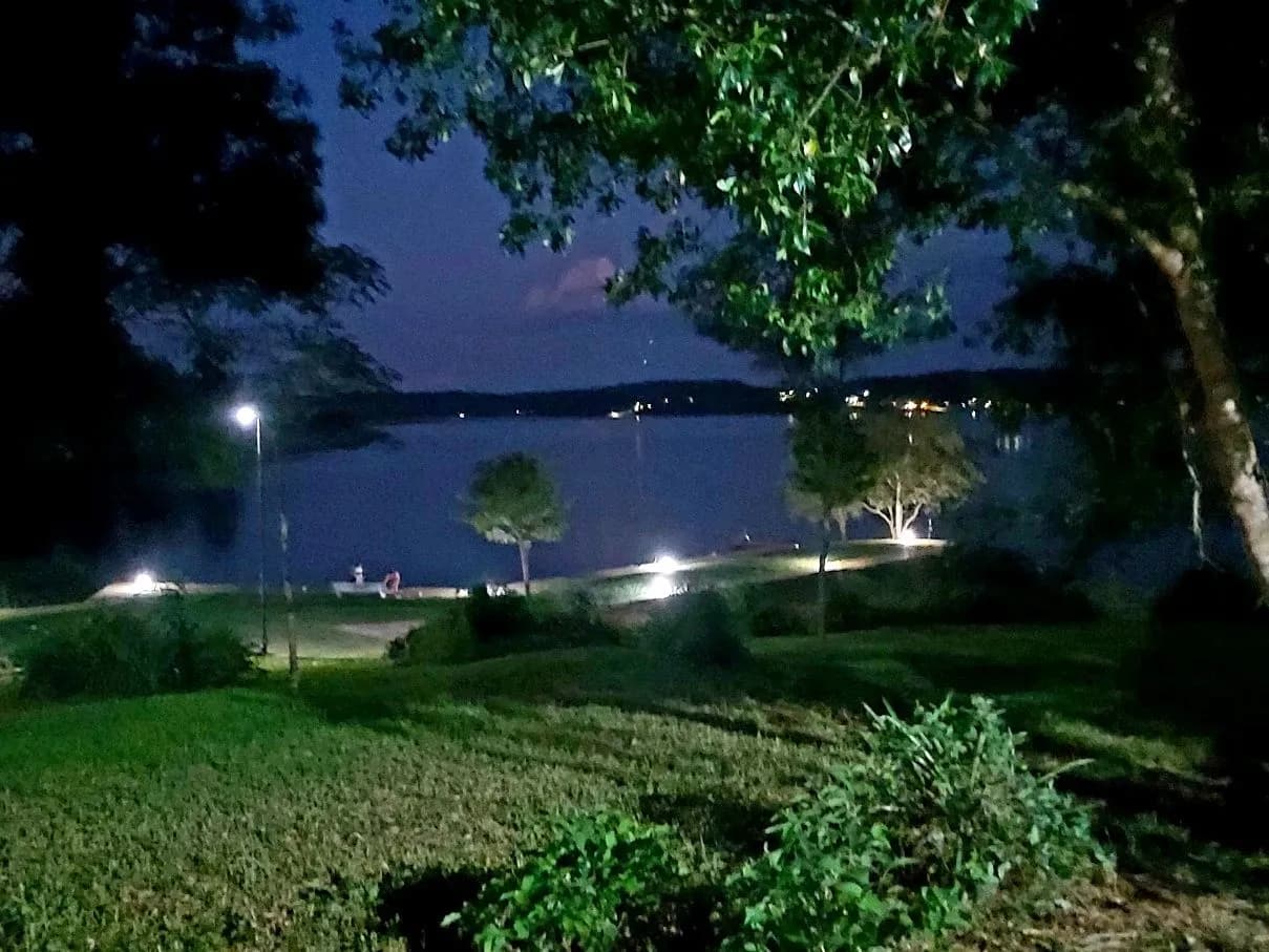 LOTE EN VENTA CON VISTAS UNICAS SOBRE EL AGUA