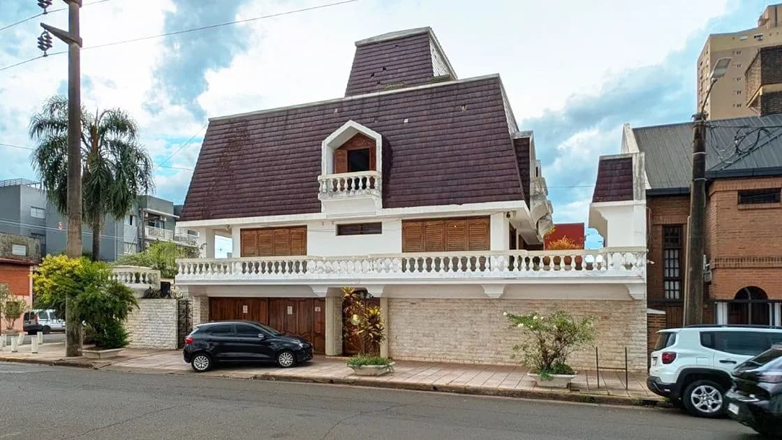 CASA ESTILO FRANCES EN VENTA - BARRIO DE VILLA SARITA